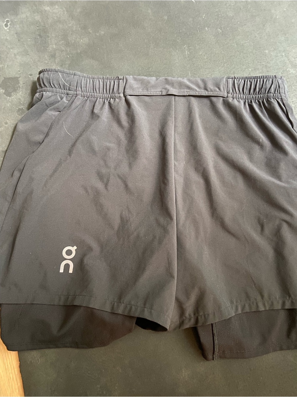 On Running Men’s Black 2-in-1 Athletic Shorts - Picture 4 of 5